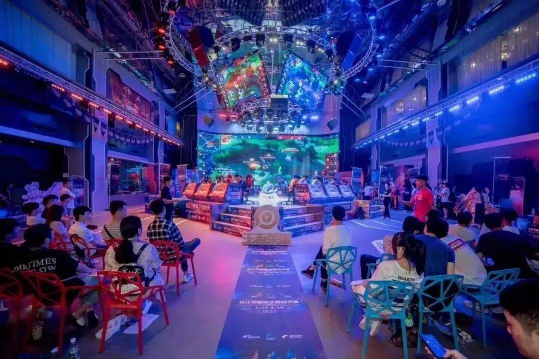 更反映了球 更反映了球